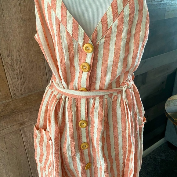 NWT LUSH Button front tank dress with a tie waist and pockets! 100% Cotton - Picture 8 of 12